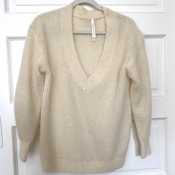 Aritzia - Klein Sweater - Picture 4 of 6